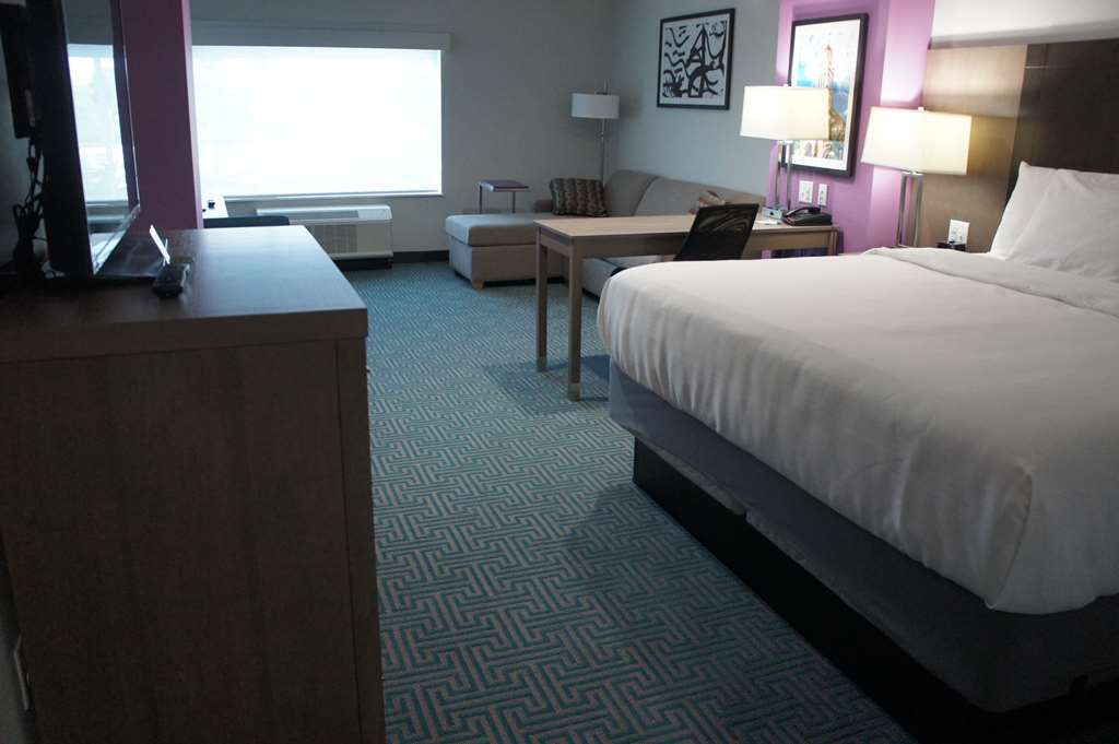 La Quinta Inn & Suites By Wyndham Lafayette Oil Center Номер фото